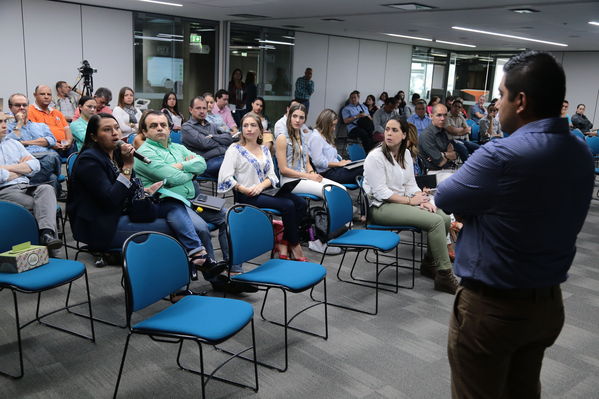 Encuentro ecosistema sostenible de proveedores
Encuentro ecosistema sostenible de proveedores
Fecha: Marzo 3 de 2017
Para descargar esta fotografía en alta resolución, haga clic sobre la imagen hasta que la misma se despliegue en la pantalla completa; luego dé clic derecho y elija la opción "guardar imagen como". 
En caso de publicación por cualquier medio, solicitamos acompañarla del crédito: "Foto EPM"
Palabras clave: Encuentro ecosistema sostenible proveedores