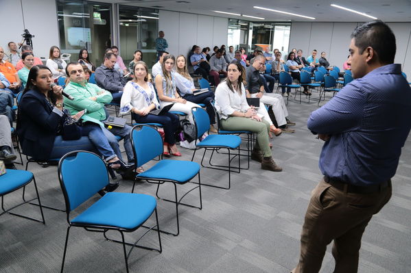 Encuentro ecosistema sostenible de proveedores
Encuentro ecosistema sostenible de proveedores
Fecha: Marzo 3 de 2017
Para descargar esta fotografía en alta resolución, haga clic sobre la imagen hasta que la misma se despliegue en la pantalla completa; luego dé clic derecho y elija la opción "guardar imagen como". 
En caso de publicación por cualquier medio, solicitamos acompañarla del crédito: "Foto EPM"
Palabras clave: Encuentro ecosistema sostenible proveedores