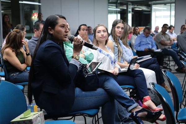Encuentro ecosistema sostenible de proveedores
Encuentro ecosistema sostenible de proveedores
Fecha: Marzo 3 de 2017
Para descargar esta fotografía en alta resolución, haga clic sobre la imagen hasta que la misma se despliegue en la pantalla completa; luego dé clic derecho y elija la opción "guardar imagen como". 
En caso de publicación por cualquier medio, solicitamos acompañarla del crédito: "Foto EPM"
Palabras clave: Encuentro ecosistema sostenible proveedores