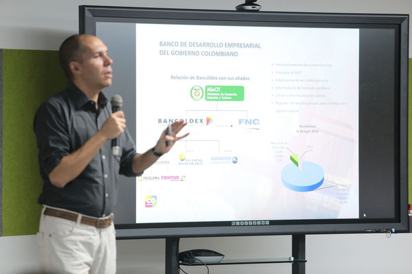 Encuentro ecosistema sostenible de proveedores
Encuentro ecosistema sostenible de proveedores
Fecha: Marzo 3 de 2017
Para descargar esta fotografía en alta resolución, haga clic sobre la imagen hasta que la misma se despliegue en la pantalla completa; luego dé clic derecho y elija la opción "guardar imagen como". 
En caso de publicación por cualquier medio, solicitamos acompañarla del crédito: "Foto EPM"
Palabras clave: Encuentro ecosistema sostenible proveedores