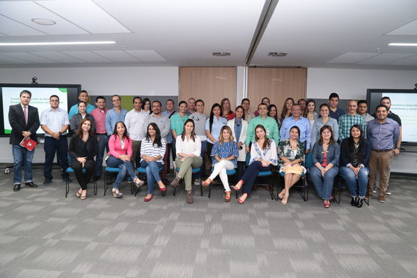 Encuentro ecosistema sostenible de proveedores
Encuentro ecosistema sostenible de proveedores
Fecha: Marzo 3 de 2017
Para descargar esta fotografía en alta resolución, haga clic sobre la imagen hasta que la misma se despliegue en la pantalla completa; luego dé clic derecho y elija la opción "guardar imagen como". 
En caso de publicación por cualquier medio, solicitamos acompañarla del crédito: "Foto EPM"
Palabras clave: Encuentro ecosistema sostenible proveedores