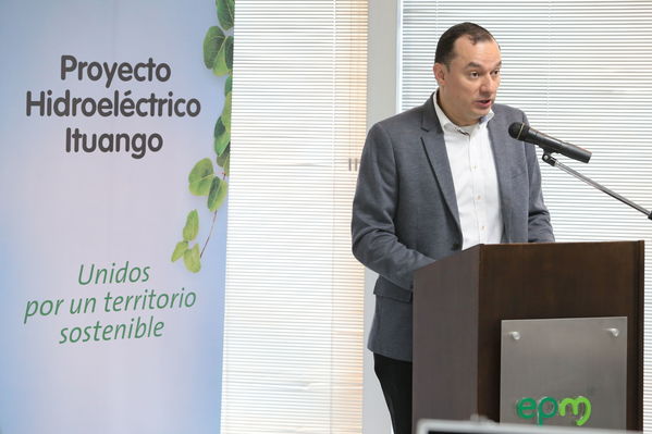 Conversemos sobre antropología  Orobajo  Fortuna Barbacoas
Conversemos sobre antropología en Orobajo, La Fortuna y Barbacoas
Fecha: Marzo 5 de 2018
Para descargar esta fotografía en alta resolución, haga clic sobre la imagen hasta que la misma se despliegue en la pantalla completa; luego dé clic derecho y elija la opción "guardar imagen como". 
En caso de publicación por cualquier medio, solicitamos acompañarla del crédito: "Foto EPM"
Palabras clave: Conversemos sobre antropología  Orobajo  Fortuna Barbacoas