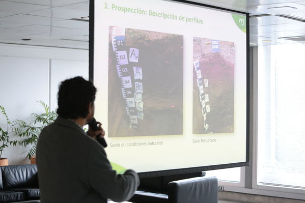 Conversemos sobre antropología  Orobajo  Fortuna Barbacoas
Conversemos sobre antropología en Orobajo, La Fortuna y Barbacoas
Fecha: Marzo 5 de 2018
Para descargar esta fotografía en alta resolución, haga clic sobre la imagen hasta que la misma se despliegue en la pantalla completa; luego dé clic derecho y elija la opción "guardar imagen como". 
En caso de publicación por cualquier medio, solicitamos acompañarla del crédito: "Foto EPM"
Palabras clave: Conversemos sobre antropología  Orobajo  Fortuna Barbacoas