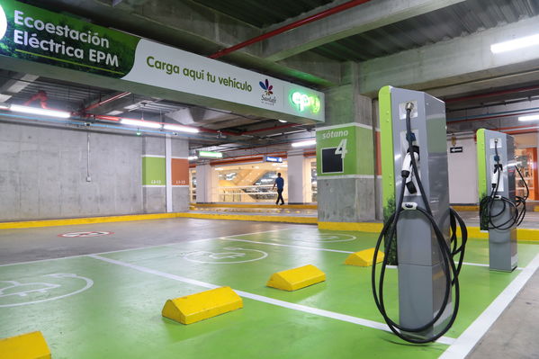 Ecoestación Santa Fe
Ecoestación Santa Fe
Fecha: Marzo 5 de 2018
Para descargar esta fotografía en alta resolución, haga clic sobre la imagen hasta que la misma se despliegue en la pantalla completa; luego dé clic derecho y elija la opción "guardar imagen como". 
En caso de publicación por cualquier medio, solicitamos acompañarla del crédito: "Foto EPM"

Palabras clave: Ecoestación Santa Fe