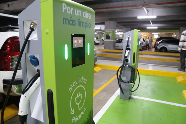 Ecoestación Santa Fe
Ecoestación Santa Fe
Fecha: Marzo 5 de 2018
Para descargar esta fotografía en alta resolución, haga clic sobre la imagen hasta que la misma se despliegue en la pantalla completa; luego dé clic derecho y elija la opción "guardar imagen como". 
En caso de publicación por cualquier medio, solicitamos acompañarla del crédito: "Foto EPM"

Palabras clave: Ecoestación Santa Fe