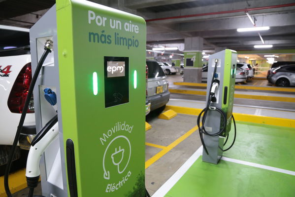 Ecoestación Santa Fe
Ecoestación Santa Fe
Fecha: Marzo 5 de 2018
Para descargar esta fotografía en alta resolución, haga clic sobre la imagen hasta que la misma se despliegue en la pantalla completa; luego dé clic derecho y elija la opción "guardar imagen como". 
En caso de publicación por cualquier medio, solicitamos acompañarla del crédito: "Foto EPM"

Palabras clave: Ecoestación Santa Fe