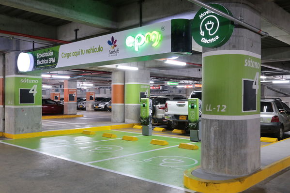Ecoestación Santa Fe
Ecoestación Santa Fe
Fecha: Marzo 5 de 2018
Para descargar esta fotografía en alta resolución, haga clic sobre la imagen hasta que la misma se despliegue en la pantalla completa; luego dé clic derecho y elija la opción "guardar imagen como". 
En caso de publicación por cualquier medio, solicitamos acompañarla del crédito: "Foto EPM"

Palabras clave: Ecoestación Santa Fe