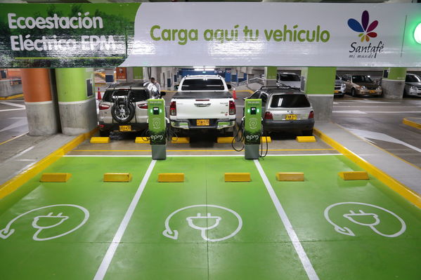 Ecoestación Santa Fe
Ecoestación Santa Fe
Fecha: Marzo 5 de 2018
Para descargar esta fotografía en alta resolución, haga clic sobre la imagen hasta que la misma se despliegue en la pantalla completa; luego dé clic derecho y elija la opción "guardar imagen como". 
En caso de publicación por cualquier medio, solicitamos acompañarla del crédito: "Foto EPM"

Palabras clave: Ecoestación Santa Fe