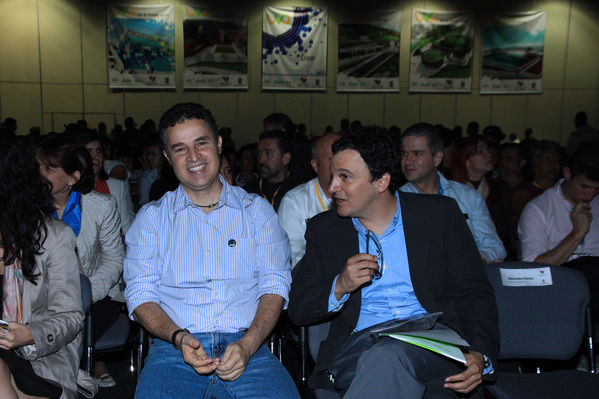 Lanzamiento Comunidad UVA
Lanzamiento Comunidad UVA
Fecha: Marzo 11 de 2014. Lugar: Plaza Mayor. Gran Salón.
Para descargar esta fotografía en alta resolución, haga clic sobre la imagen hasta que la misma se despliegue en la pantalla completa; luego dé clic derecho y elija la opción "guardar imagen como". 
En caso de publicación por cualquier medio, solicitamos acompañarla del crédito: "Foto EPM"
Palabras clave: Lanzamiento Comunidad UVA