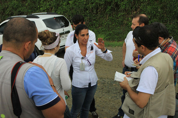 Visita relleno sanitario La Pradera
Visita relleno sanitario La Pradera
Fecha: Marzo 18 de 2014. 
Para descargar esta fotografía en alta resolución, haga clic sobre la imagen hasta que la misma se despliegue en la pantalla completa; luego dé clic derecho y elija la opción "guardar imagen como". 
En caso de publicación por cualquier medio, solicitamos acompañarla del crédito: "Foto EPM"

Palabras clave: Visita relleno sanitario La Pradera