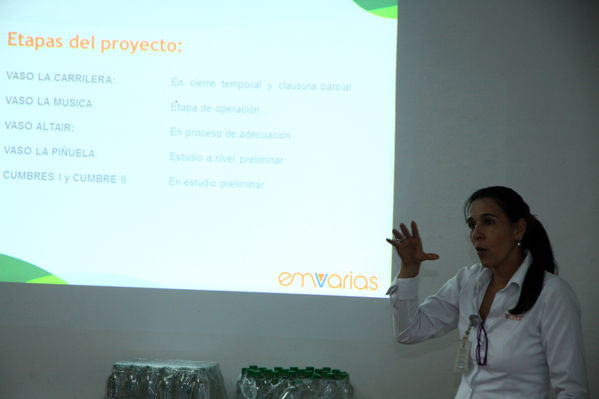 Visita relleno sanitario La Pradera
Visita relleno sanitario La Pradera
Fecha: Marzo 18 de 2014. 
Para descargar esta fotografía en alta resolución, haga clic sobre la imagen hasta que la misma se despliegue en la pantalla completa; luego dé clic derecho y elija la opción "guardar imagen como". 
En caso de publicación por cualquier medio, solicitamos acompañarla del crédito: "Foto EPM"

Palabras clave: Visita relleno sanitario La Pradera