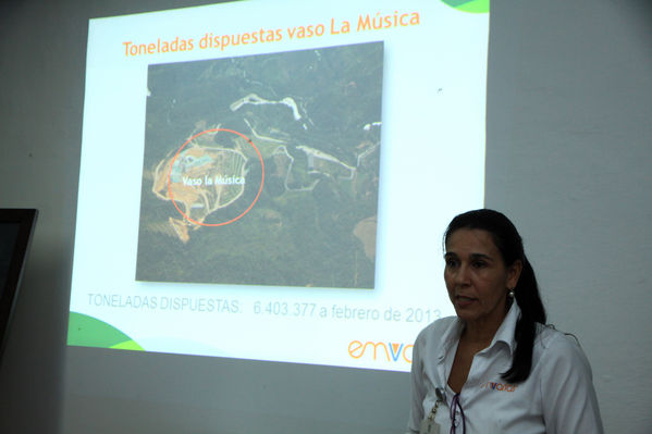 Visita relleno sanitario La Pradera
Visita relleno sanitario La Pradera
Fecha: Marzo 18 de 2014. 
Para descargar esta fotografía en alta resolución, haga clic sobre la imagen hasta que la misma se despliegue en la pantalla completa; luego dé clic derecho y elija la opción "guardar imagen como". 
En caso de publicación por cualquier medio, solicitamos acompañarla del crédito: "Foto EPM"

Palabras clave: Visita relleno sanitario La Pradera