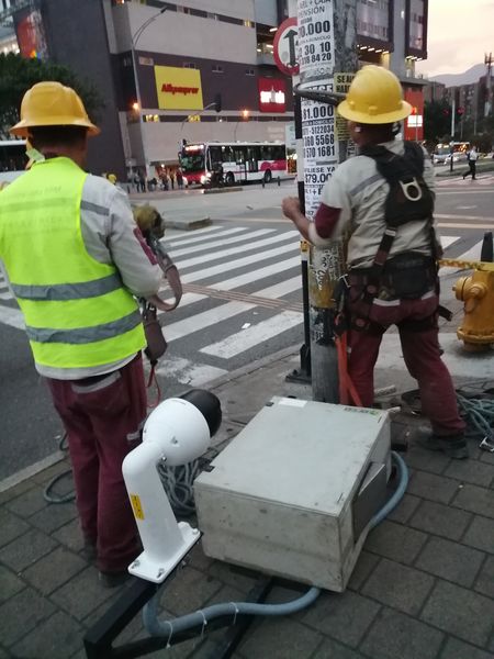 Piloto Ciudades Inteligentes
Piloto Ciudades Inteligentes
Marzo 18 2019
Para descargar esta fotografía en alta resolución, haga clic sobre la imagen hasta que la misma se despliegue en la pantalla completa; luego dé clic derecho y elija la opción "guardar imagen como". 
En caso de publicación por cualquier medio, solicitamos acompañarla del crédito: "Foto EPM"
Palabras clave: Piloto Ciudades Inteligentes