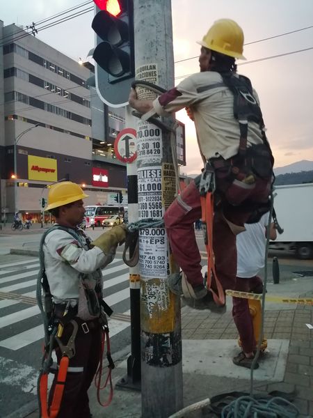 Piloto Ciudades Inteligentes
Piloto Ciudades Inteligentes
Marzo 18 2019
Para descargar esta fotografía en alta resolución, haga clic sobre la imagen hasta que la misma se despliegue en la pantalla completa; luego dé clic derecho y elija la opción "guardar imagen como". 
En caso de publicación por cualquier medio, solicitamos acompañarla del crédito: "Foto EPM"
Palabras clave: Piloto Ciudades Inteligentes