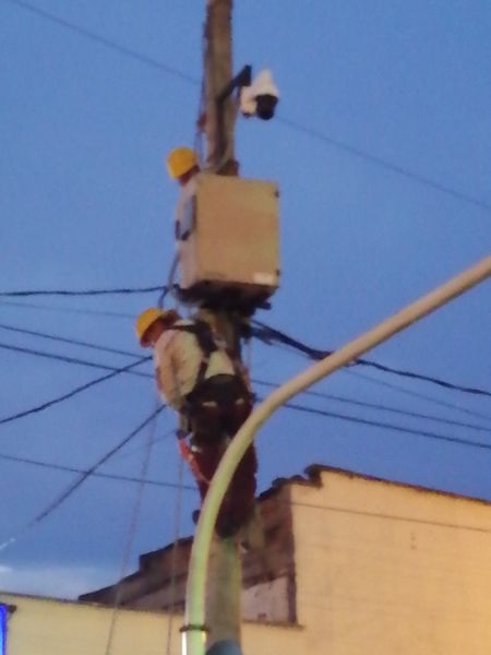 Piloto Ciudades Inteligentes
Piloto Ciudades Inteligentes
Marzo 18 2019
Para descargar esta fotografía en alta resolución, haga clic sobre la imagen hasta que la misma se despliegue en la pantalla completa; luego dé clic derecho y elija la opción "guardar imagen como". 
En caso de publicación por cualquier medio, solicitamos acompañarla del crédito: "Foto EPM"
Palabras clave: Piloto Ciudades Inteligentes
