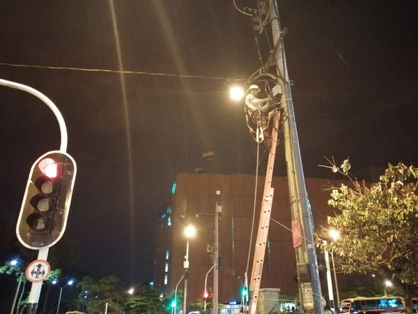 Piloto Ciudades Inteligentes
Piloto Ciudades Inteligentes
Marzo 18 2019
Para descargar esta fotografía en alta resolución, haga clic sobre la imagen hasta que la misma se despliegue en la pantalla completa; luego dé clic derecho y elija la opción "guardar imagen como". 
En caso de publicación por cualquier medio, solicitamos acompañarla del crédito: "Foto EPM"
Palabras clave: Piloto Ciudades Inteligentes