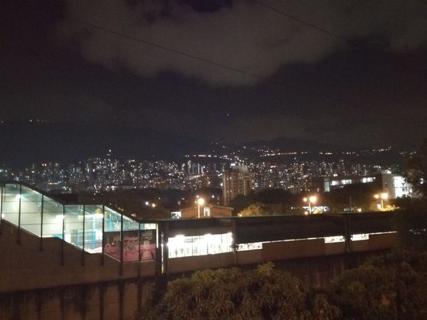 Piloto Ciudades Inteligentes
Piloto Ciudades Inteligentes
Marzo 18 2019
Para descargar esta fotografía en alta resolución, haga clic sobre la imagen hasta que la misma se despliegue en la pantalla completa; luego dé clic derecho y elija la opción "guardar imagen como". 
En caso de publicación por cualquier medio, solicitamos acompañarla del crédito: "Foto EPM"
Palabras clave: Piloto Ciudades Inteligentes