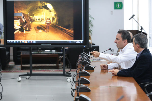 Rueda Prensa atención Contingencia Hidroituango
Fecha: 10 Mayo 2018.
Rueda Prensa atención Contingencia Hidroituango. 
Para descargar esta fotografía en alta resolución, haga clic sobre la imagen hasta que la misma se despliegue en la pantalla completa; luego dé clic derecho y elija la opción "guardar imagen como". 
En caso de publicación por cualquier medio, solicitamos acompañarla del crédito: "Foto EPM"
Palabras clave: Rueda Prensa atención Contingencia Hidroituango