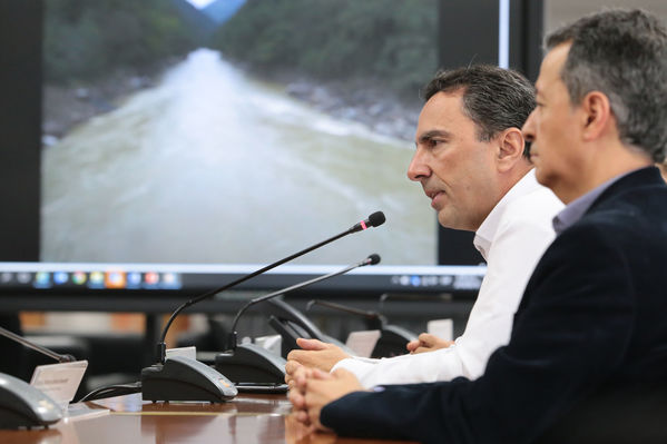 Rueda Prensa atención Contingencia Hidroituango
Fecha: 10 Mayo 2018.
Rueda Prensa atención Contingencia Hidroituango. 
Para descargar esta fotografía en alta resolución, haga clic sobre la imagen hasta que la misma se despliegue en la pantalla completa; luego dé clic derecho y elija la opción "guardar imagen como". 
En caso de publicación por cualquier medio, solicitamos acompañarla del crédito: "Foto EPM"
Palabras clave: Rueda Prensa atención Contingencia Hidroituango