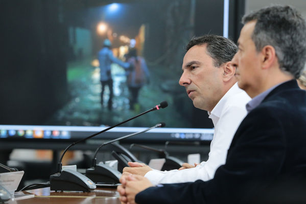 Rueda Prensa atención Contingencia Hidroituango
Fecha: 10 Mayo 2018.
Rueda Prensa atención Contingencia Hidroituango. 
Para descargar esta fotografía en alta resolución, haga clic sobre la imagen hasta que la misma se despliegue en la pantalla completa; luego dé clic derecho y elija la opción "guardar imagen como". 
En caso de publicación por cualquier medio, solicitamos acompañarla del crédito: "Foto EPM"
Palabras clave: Rueda Prensa atención Contingencia Hidroituango