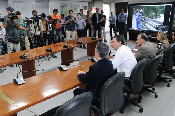 Rueda Prensa atención Contingencia Hidroituango
Fecha: 10 Mayo 2018.
Rueda Prensa atención Contingencia Hidroituango. 
Para descargar esta fotografía en alta resolución, haga clic sobre la imagen hasta que la misma se despliegue en la pantalla completa; luego dé clic derecho y elija la opción "guardar imagen como". 
En caso de publicación por cualquier medio, solicitamos acompañarla del crédito: "Foto EPM"
Palabras clave: Rueda Prensa atención Contingencia Hidroituango
