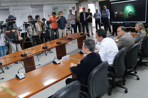 Rueda Prensa atención Contingencia Hidroituango
Fecha: 10 Mayo 2018.
Rueda Prensa atención Contingencia Hidroituango. 
Para descargar esta fotografía en alta resolución, haga clic sobre la imagen hasta que la misma se despliegue en la pantalla completa; luego dé clic derecho y elija la opción "guardar imagen como". 
En caso de publicación por cualquier medio, solicitamos acompañarla del crédito: "Foto EPM"
Palabras clave: Rueda Prensa atención Contingencia Hidroituango
