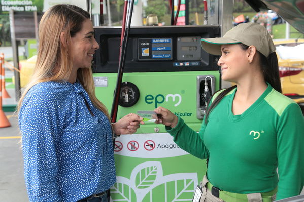 Gas natural vehicular
Gas natural vehicular
Fecha: 17 Mayo 2019.
Para descargar esta fotografía en alta resolución, haga clic sobre la imagen hasta que la misma se despliegue en la pantalla completa; luego dé clic derecho y elija la opción "guardar imagen como". 
En caso de publicación por cualquier medio, solicitamos acompañarla del crédito: "Foto EPM"
Palabras clave: Gas natural vehicular