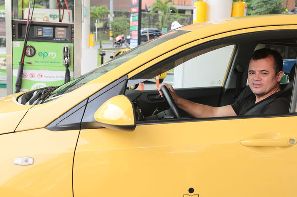 Gas natural vehicular
Gas natural vehicular
Fecha: 17 Mayo 2019.
Para descargar esta fotografía en alta resolución, haga clic sobre la imagen hasta que la misma se despliegue en la pantalla completa; luego dé clic derecho y elija la opción "guardar imagen como". 
En caso de publicación por cualquier medio, solicitamos acompañarla del crédito: "Foto EPM"
Palabras clave: Gas natural vehicular