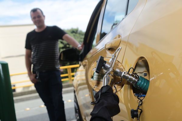 Gas natural vehicular
Gas natural vehicular
Fecha: 17 Mayo 2019.
Para descargar esta fotografía en alta resolución, haga clic sobre la imagen hasta que la misma se despliegue en la pantalla completa; luego dé clic derecho y elija la opción "guardar imagen como". 
En caso de publicación por cualquier medio, solicitamos acompañarla del crédito: "Foto EPM"
Palabras clave: Gas natural vehicular