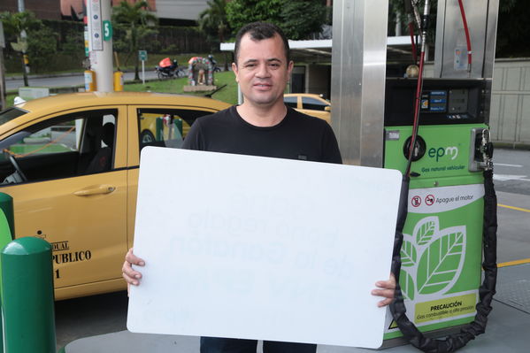 Gas natural vehicular
Gas natural vehicular
Fecha: 17 Mayo 2019.
Para descargar esta fotografía en alta resolución, haga clic sobre la imagen hasta que la misma se despliegue en la pantalla completa; luego dé clic derecho y elija la opción "guardar imagen como". 
En caso de publicación por cualquier medio, solicitamos acompañarla del crédito: "Foto EPM"
Palabras clave: Gas natural vehicular