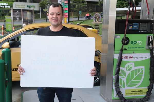 Gas natural vehicular
Gas natural vehicular
Fecha: 17 Mayo 2019.
Para descargar esta fotografía en alta resolución, haga clic sobre la imagen hasta que la misma se despliegue en la pantalla completa; luego dé clic derecho y elija la opción "guardar imagen como". 
En caso de publicación por cualquier medio, solicitamos acompañarla del crédito: "Foto EPM"
Palabras clave: Gas natural vehicular