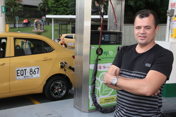 Gas natural vehicular
Gas natural vehicular
Fecha: 17 Mayo 2019.
Para descargar esta fotografía en alta resolución, haga clic sobre la imagen hasta que la misma se despliegue en la pantalla completa; luego dé clic derecho y elija la opción "guardar imagen como". 
En caso de publicación por cualquier medio, solicitamos acompañarla del crédito: "Foto EPM"
Palabras clave: Gas natural vehicular
