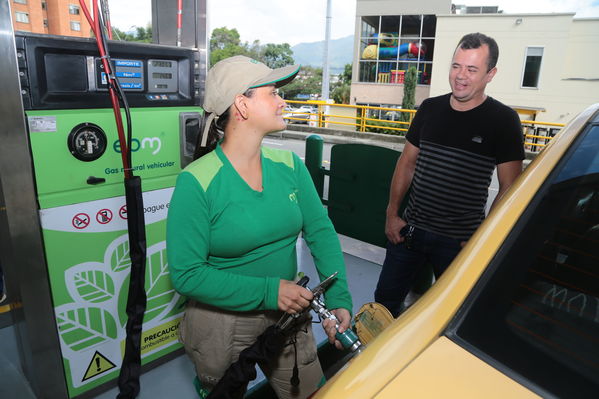 Gas natural vehicular
Gas natural vehicular
Fecha: 17 Mayo 2019.
Para descargar esta fotografía en alta resolución, haga clic sobre la imagen hasta que la misma se despliegue en la pantalla completa; luego dé clic derecho y elija la opción "guardar imagen como". 
En caso de publicación por cualquier medio, solicitamos acompañarla del crédito: "Foto EPM"
Palabras clave: Gas natural vehicular