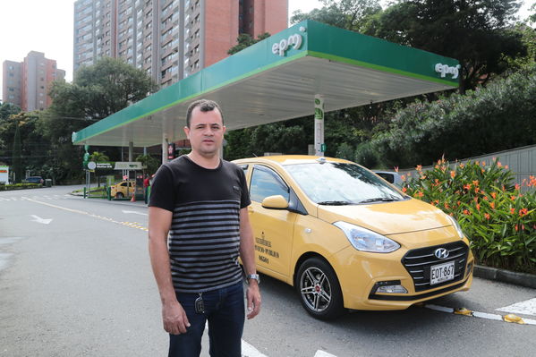 Gas natural vehicular
Gas natural vehicular
Fecha: 17 Mayo 2019.
Para descargar esta fotografía en alta resolución, haga clic sobre la imagen hasta que la misma se despliegue en la pantalla completa; luego dé clic derecho y elija la opción "guardar imagen como". 
En caso de publicación por cualquier medio, solicitamos acompañarla del crédito: "Foto EPM"
Palabras clave: Gas natural vehicular