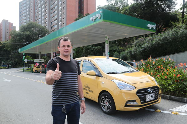 Gas natural vehicular
Gas natural vehicular
Fecha: 17 Mayo 2019.
Para descargar esta fotografía en alta resolución, haga clic sobre la imagen hasta que la misma se despliegue en la pantalla completa; luego dé clic derecho y elija la opción "guardar imagen como". 
En caso de publicación por cualquier medio, solicitamos acompañarla del crédito: "Foto EPM"
Palabras clave: Gas natural vehicular