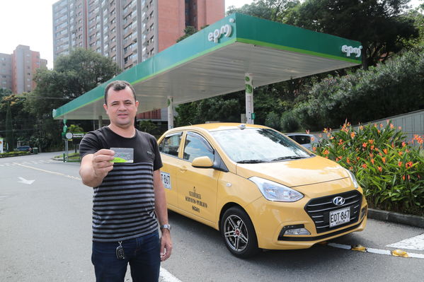 Gas natural vehicular
Gas natural vehicular
Fecha: 17 Mayo 2019.
Para descargar esta fotografía en alta resolución, haga clic sobre la imagen hasta que la misma se despliegue en la pantalla completa; luego dé clic derecho y elija la opción "guardar imagen como". 
En caso de publicación por cualquier medio, solicitamos acompañarla del crédito: "Foto EPM"
Palabras clave: Gas natural vehicular