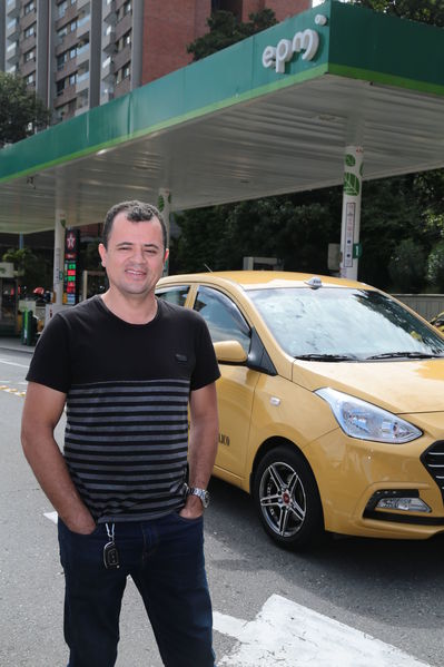 Gas natural vehicular
Gas natural vehicular
Fecha: 17 Mayo 2019.
Para descargar esta fotografía en alta resolución, haga clic sobre la imagen hasta que la misma se despliegue en la pantalla completa; luego dé clic derecho y elija la opción "guardar imagen como". 
En caso de publicación por cualquier medio, solicitamos acompañarla del crédito: "Foto EPM"
Palabras clave: Gas natural vehicular