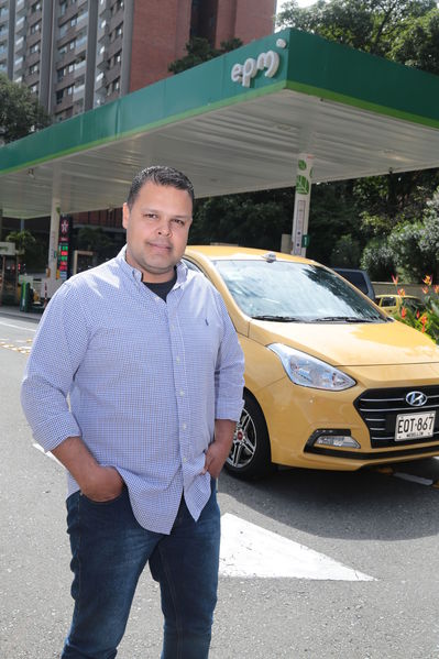 Gas natural vehicular
Gas natural vehicular
Fecha: 17 Mayo 2019.
Para descargar esta fotografía en alta resolución, haga clic sobre la imagen hasta que la misma se despliegue en la pantalla completa; luego dé clic derecho y elija la opción "guardar imagen como". 
En caso de publicación por cualquier medio, solicitamos acompañarla del crédito: "Foto EPM"
Palabras clave: Gas natural vehicular