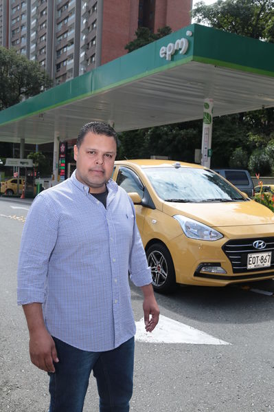 Gas natural vehicular
Gas natural vehicular
Fecha: 17 Mayo 2019.
Para descargar esta fotografía en alta resolución, haga clic sobre la imagen hasta que la misma se despliegue en la pantalla completa; luego dé clic derecho y elija la opción "guardar imagen como". 
En caso de publicación por cualquier medio, solicitamos acompañarla del crédito: "Foto EPM"
Palabras clave: Gas natural vehicular