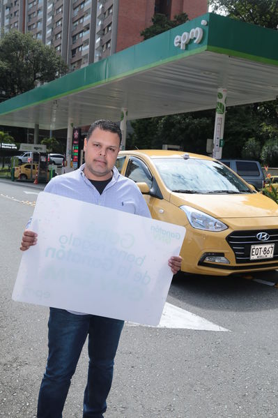 Gas natural vehicular
Gas natural vehicular
Fecha: 17 Mayo 2019.
Para descargar esta fotografía en alta resolución, haga clic sobre la imagen hasta que la misma se despliegue en la pantalla completa; luego dé clic derecho y elija la opción "guardar imagen como". 
En caso de publicación por cualquier medio, solicitamos acompañarla del crédito: "Foto EPM"
Palabras clave: Gas natural vehicular