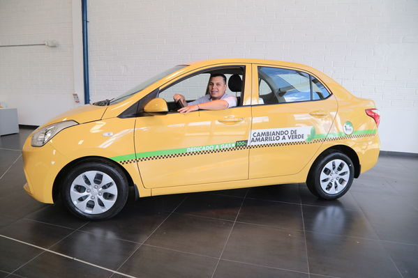 Gas natural vehicular
Gas natural vehicular
Fecha: 17 Mayo 2019.
Para descargar esta fotografía en alta resolución, haga clic sobre la imagen hasta que la misma se despliegue en la pantalla completa; luego dé clic derecho y elija la opción "guardar imagen como". 
En caso de publicación por cualquier medio, solicitamos acompañarla del crédito: "Foto EPM"
Palabras clave: Gas natural vehicular