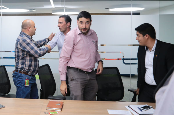 Rueda Prensa Contingencia Hidroituango reunión alcaldes  
Fecha: 2 Mayo 2018.
Rueda Prensa Contingencia Hidroituango, reunión alcaldes.  
Para descargar esta fotografía en alta resolución, haga clic sobre la imagen hasta que la misma se despliegue en la pantalla completa; luego dé clic derecho y elija la opción "guardar imagen como". 
En caso de publicación por cualquier medio, solicitamos acompañarla del crédito: "Foto EPM"
Palabras clave: Rueda Prensa Contingencia Hidroituango reunión alcaldes