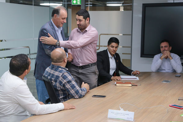Rueda Prensa Contingencia Hidroituango reunión alcaldes  
Fecha: 2 Mayo 2018.
Rueda Prensa Contingencia Hidroituango, reunión alcaldes.  
Para descargar esta fotografía en alta resolución, haga clic sobre la imagen hasta que la misma se despliegue en la pantalla completa; luego dé clic derecho y elija la opción "guardar imagen como". 
En caso de publicación por cualquier medio, solicitamos acompañarla del crédito: "Foto EPM"
Palabras clave: Rueda Prensa Contingencia Hidroituango reunión alcaldes
