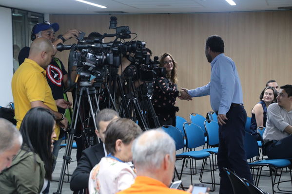 Rueda de prensa Protección del Rio Cauca
Rueda de prensa Protección del Rio Cauca
Fecha: Mayo 31 2019
Para descargar esta fotografía en alta resolución, haga clic sobre la imagen hasta que la misma se despliegue en la pantalla completa; luego dé clic derecho y elija la opción "guardar imagen como". 
En caso de publicación por cualquier medio, solicitamos acompañarla del crédito: "Foto EPM"
Palabras clave: Rueda de prensa Protección del Rio Cauca