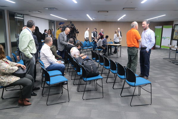 Rueda de prensa Protección del Rio Cauca
Rueda de prensa Protección del Rio Cauca
Fecha: Mayo 31 2019
Para descargar esta fotografía en alta resolución, haga clic sobre la imagen hasta que la misma se despliegue en la pantalla completa; luego dé clic derecho y elija la opción "guardar imagen como". 
En caso de publicación por cualquier medio, solicitamos acompañarla del crédito: "Foto EPM"
Palabras clave: Rueda de prensa Protección del Rio Cauca