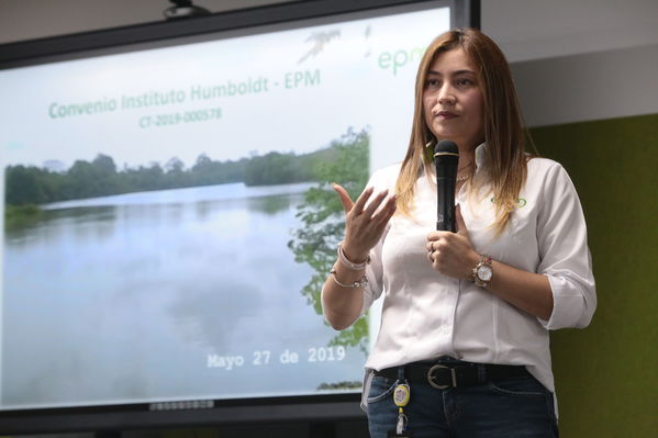 Rueda de prensa Protección del Rio Cauca
Rueda de prensa Protección del Rio Cauca
Fecha: Mayo 31 2019
Para descargar esta fotografía en alta resolución, haga clic sobre la imagen hasta que la misma se despliegue en la pantalla completa; luego dé clic derecho y elija la opción "guardar imagen como". 
En caso de publicación por cualquier medio, solicitamos acompañarla del crédito: "Foto EPM"
Palabras clave: Rueda de prensa Protección del Rio Cauca