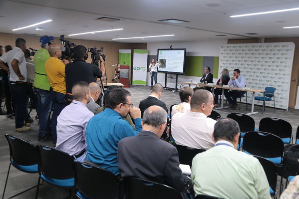 Rueda de prensa Protección del Rio Cauca
Rueda de prensa Protección del Rio Cauca
Fecha: Mayo 31 2019
Para descargar esta fotografía en alta resolución, haga clic sobre la imagen hasta que la misma se despliegue en la pantalla completa; luego dé clic derecho y elija la opción "guardar imagen como". 
En caso de publicación por cualquier medio, solicitamos acompañarla del crédito: "Foto EPM"
Palabras clave: Rueda de prensa Protección del Rio Cauca