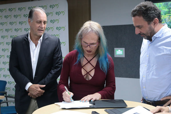 Rueda de prensa Protección del Rio Cauca
Rueda de prensa Protección del Rio Cauca
Fecha: Mayo 31 2019
Para descargar esta fotografía en alta resolución, haga clic sobre la imagen hasta que la misma se despliegue en la pantalla completa; luego dé clic derecho y elija la opción "guardar imagen como". 
En caso de publicación por cualquier medio, solicitamos acompañarla del crédito: "Foto EPM"
Palabras clave: Rueda de prensa Protección del Rio Cauca