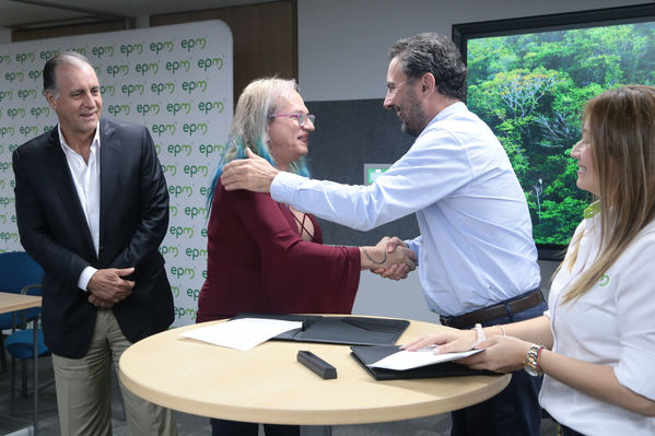 Rueda de prensa Protección del Rio Cauca
Rueda de prensa Protección del Rio Cauca
Fecha: Mayo 31 2019
Para descargar esta fotografía en alta resolución, haga clic sobre la imagen hasta que la misma se despliegue en la pantalla completa; luego dé clic derecho y elija la opción "guardar imagen como". 
En caso de publicación por cualquier medio, solicitamos acompañarla del crédito: "Foto EPM"
Palabras clave: Rueda de prensa Protección del Rio Cauca