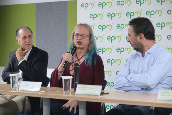 Rueda de prensa Protección del Rio Cauca
Rueda de prensa Protección del Rio Cauca
Fecha: Mayo 31 2019
Para descargar esta fotografía en alta resolución, haga clic sobre la imagen hasta que la misma se despliegue en la pantalla completa; luego dé clic derecho y elija la opción "guardar imagen como". 
En caso de publicación por cualquier medio, solicitamos acompañarla del crédito: "Foto EPM"
Palabras clave: Rueda de prensa Protección del Rio Cauca